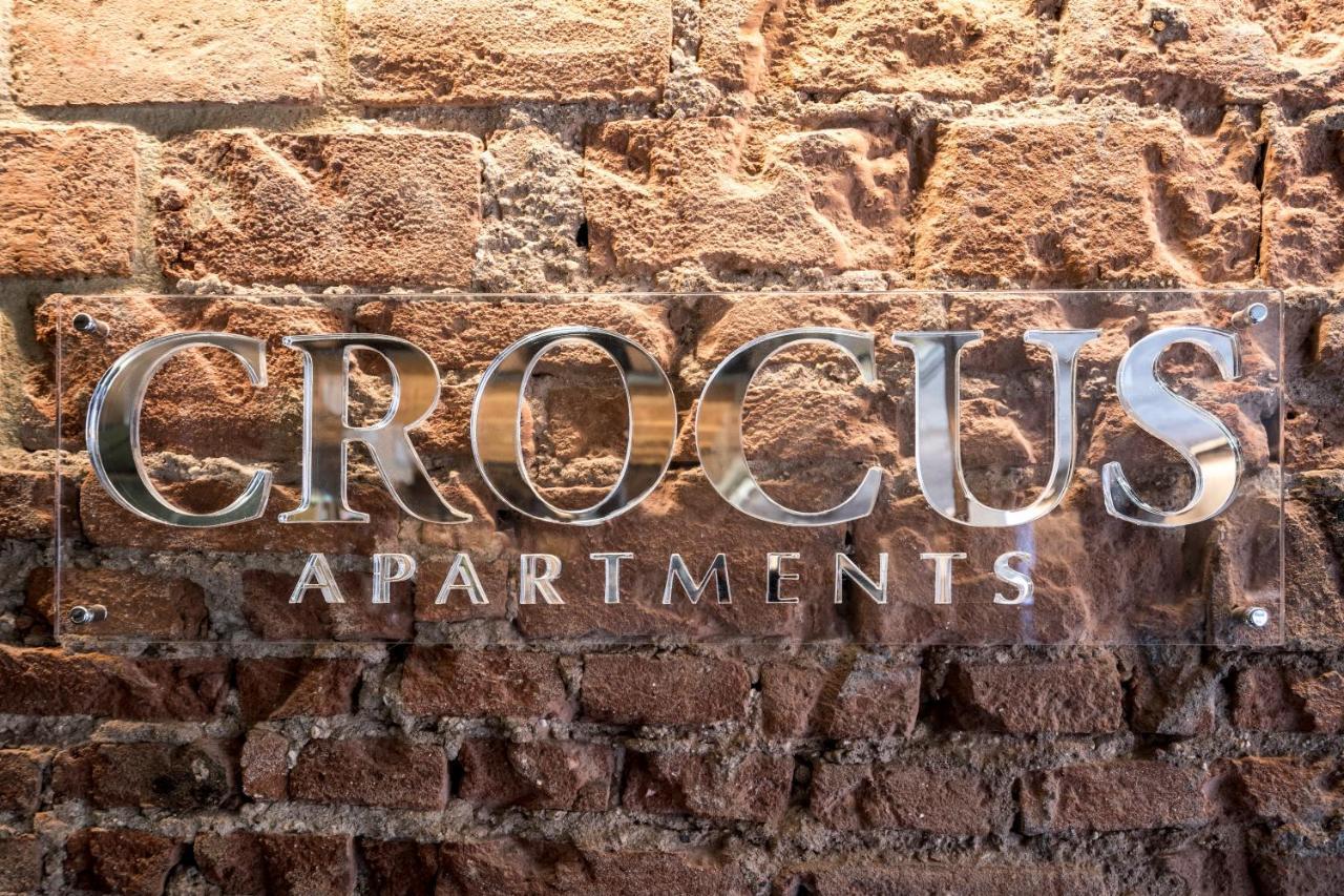 Crocus Apartments Сірміоне Екстер'єр фото
